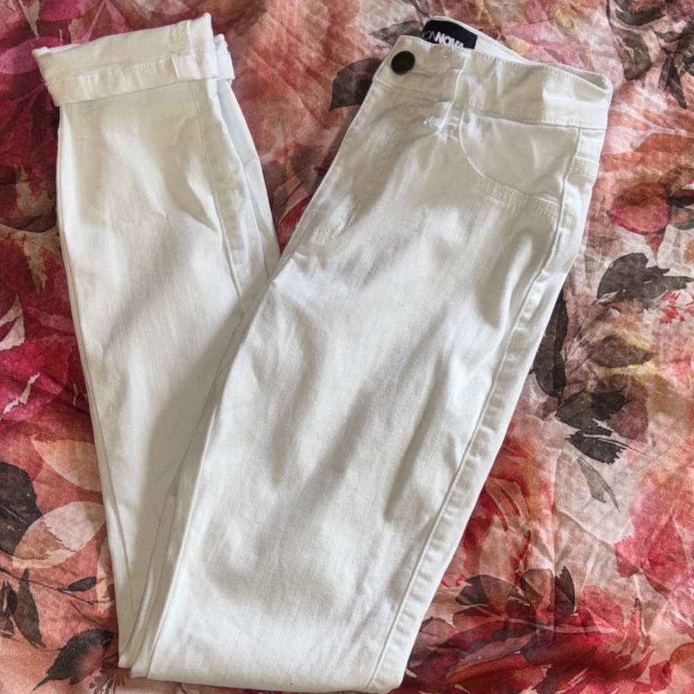 Fashion Nova White Jeans Jeggings, High Rise, Lightly Distressed. Size 5